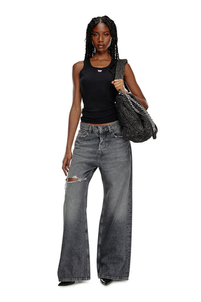 Tank top with embroidered D patch